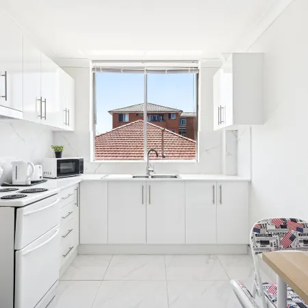 Convenient Stay – Just Steps from Station & Essentials