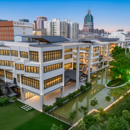 Xinxiang Jianguo HIDDEN Garden-Style Hotel