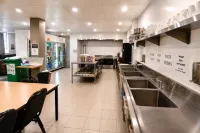 Capsule Perth City Backpackers Hostel - Note - Valid Passport Required to Check IN - Parking