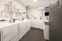 Hotham Central Ski Out Studio w/ pool, spa & sauna - Uima-altaat
