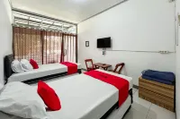 RedDoorz Syariah @ Saung Situraja Sumedang - Kolam Renang