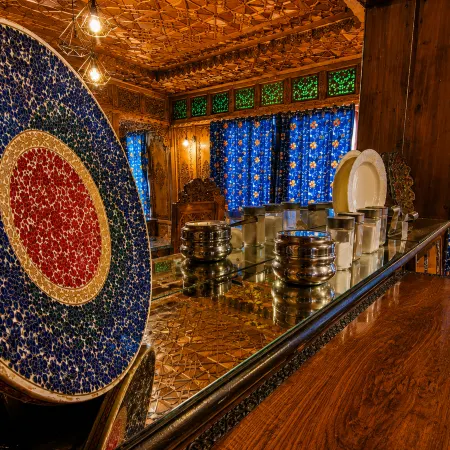 Baktoo Palace premium Houseboat
