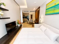 1BR Sea View Apartment near My Khe Beach | King Bed & Sofa Bed - bar