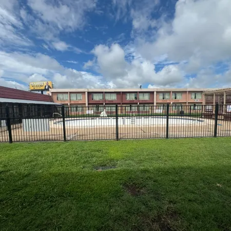 Express Inn & Suites