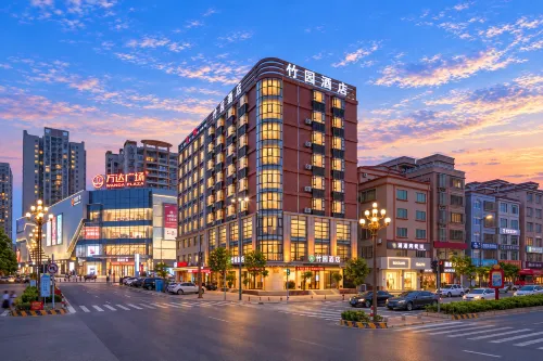 Zhuyuan Hotel (Maoming Electric Bai Wanda Plaza Branch) - Nouto- ja jättöpalvelut