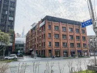 Jinglai Hotel Light Luxury (Shanghai Bund Joy City Branch) Hotels in The North Bund Area