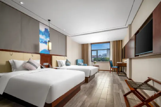 Yulong Garden Hotel (Zhenping Wandelong Plaza)