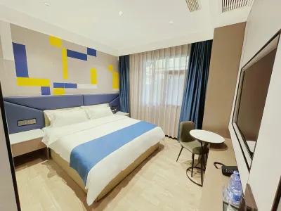 7Days Inn Hotel (Xiangqian Guangchang Square) Hotels near Wanyuan Railway Station