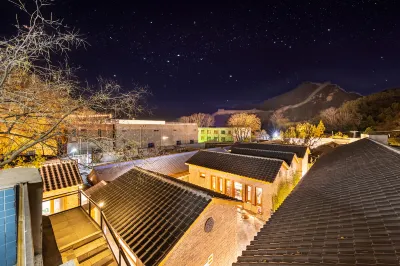 Luxury Great Wall View Homestay (Beijing Badaling Shuiguan Great Wall Branch) Hotels near Huayan Mountain