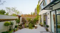 Huakai Yashu Parent-child Inn (Qingming Shangheyuan Dasong Wuxia City)