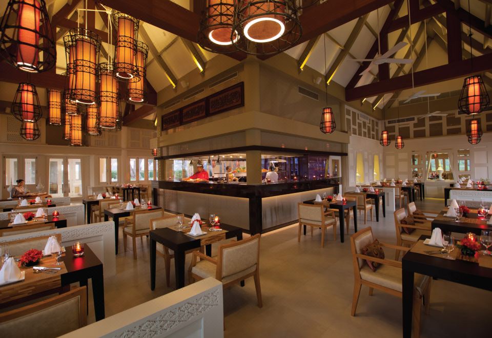 앙사나 라구나 푸켓의 323m 운하 수영장 전경