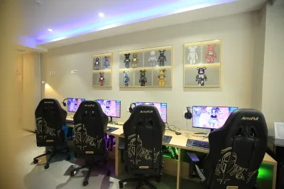 Bazhong Light and Shadow 9F E-sports Hotel