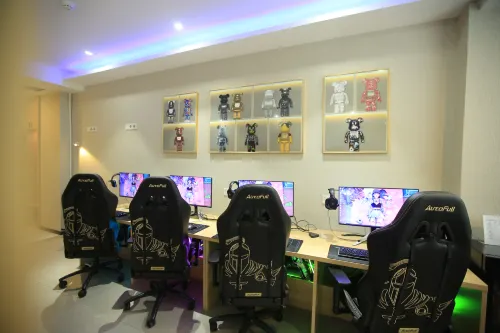 Bazhong Light and Shadow 9F E-sports Hotel