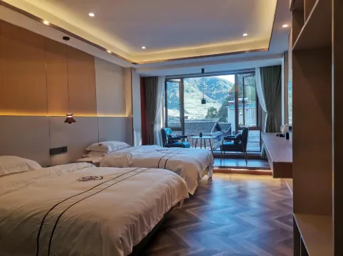 松潘曉燕子中国式旅館（古城牆）