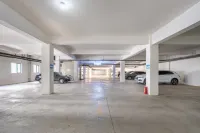 Kangle International Hotel - parking