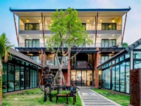 Momo Hotel Hotels near Wat Chedi Luang
