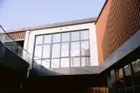 Floral Hotel· Hushu Boutique Hotel(Zhujiajiao Town) Отели рядом с достопримечательностью «Qushui Park»