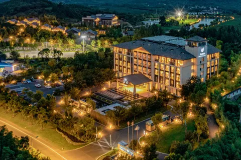 Grand New Century Nanshan Heyuan Hot Spring Resort