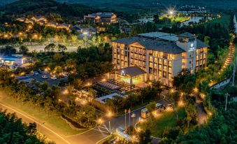 Grand New Century Nanshan Heyuan Hot Spring Resort