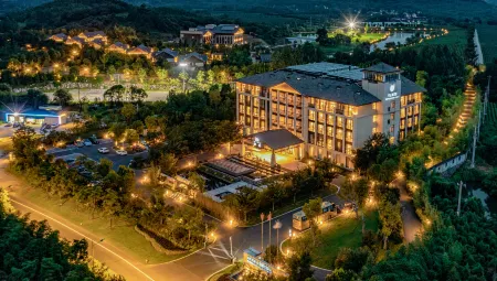 Grand New Century Nanshan Heyuan Hot Spring Resort Отели рядом с достопримечательностью «Yao Hu Town»