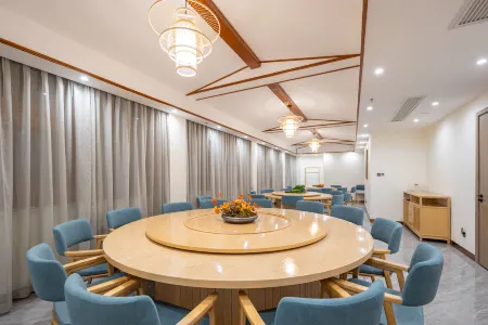 Floral Hotel·Yixing Dinglan Seven Hotel Отели рядом с достопримечательностью «Yao Hu Town»