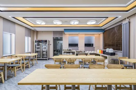 Yunman Smart Hotel (Beijing Business University Jiahua College) Отели рядом с достопримечательностью «National Defense Art District»