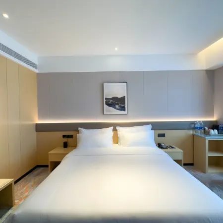 Dongnan Hotel Отели в г. Хуянь