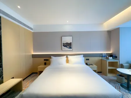 Dongnan Hotel Отели в г. Хуянь