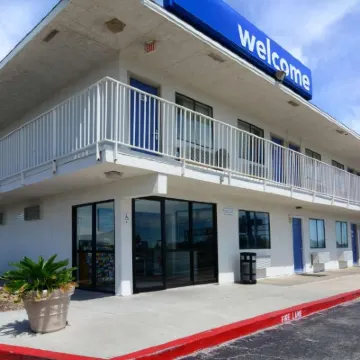 Motel 6 Galveston, TX Hotels near Moody Gardens Attractions Theme Park