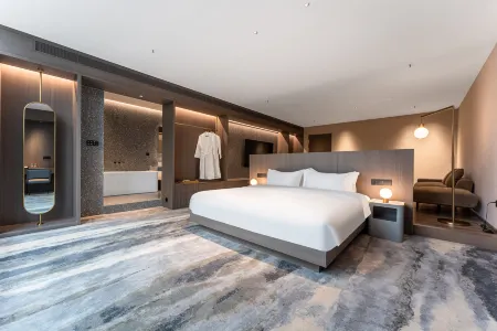 Linhai Jingjiangli City Light Stay (Yintaicheng Yaoda Department Store) Отели рядом с достопримечательностью «Wangjiang Gate»