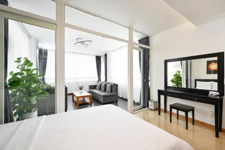 Pearl Central Hotel- Near Nguyen Hue Street