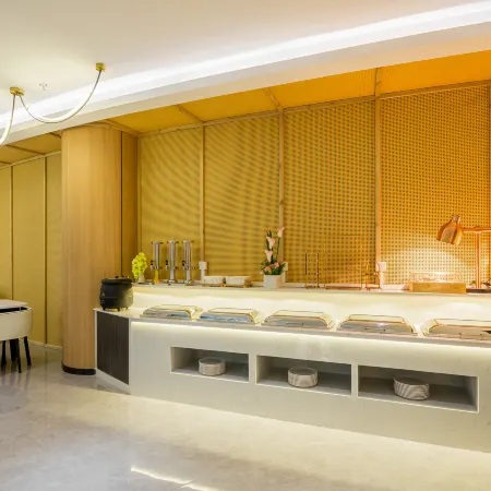 Rezen King Town Hotel Отели рядом с достопримечательностью «CPC Chongqing Shapingba District Committee Party School»