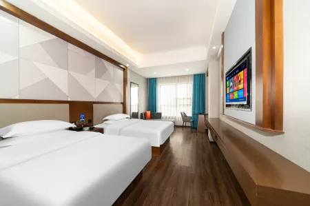 Berman Hotel (Yulin Bobai Hakka Culture Pedestrian Street) Отели рядом с достопримечательностью «Oriental Pearl (Renmin North Road Branch)»