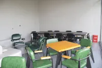 Yeshu Homestay (Wanning Riyuewan Branch) - بار