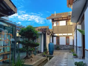 Emei Mountain and Courtyard. Jingzhu Shiguang Hot Spring Hotel