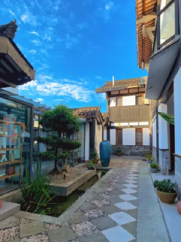 Emei Mountain and Courtyard. Jingzhu Shiguang Hot Spring Hotel Hotels near Emeishan Railway Station