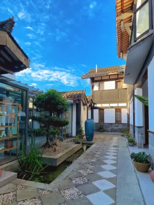 Emei Mountain and Courtyard. Jingzhu Shiguang Hot Spring Hotel