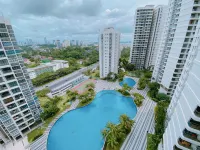 Seafront Country Garden Danga Bay by Lions Bay - Apartments