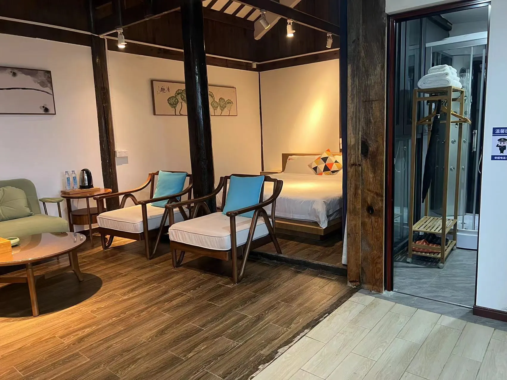 Zhangjiajie Ldyllic Pondside Timber Lodge Rooms Photos