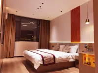 โรงแรมไชนีสอินน์ซีเจียง (ศูนย์บริการนักท่องเที่ยวประตูตะวันตก หมู่บ้านชาวม้งเซียนหู่ ซีเจียง) - บริการรถรับส่ง