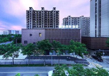 Homeinn Selected Hotel (Shanghai Lingang Lanwan Tiandi) Отели рядом с достопримечательностью «Shanghai Technical Institute of Electronics & Information»