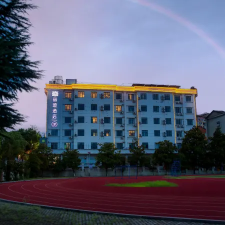 Ease Hotel Fun (Dangyang Changbanpo Yas Plaza)