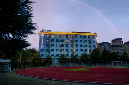 Ease Hotel Fun (Dangyang Changbanpo Yas Plaza)