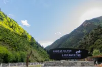 Pillow Mountain Qigu Private Soup Homestay (Li Xiaolu Branch)