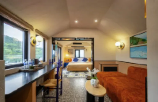 Waves · Designer Boutique Homestay (Laoshan Scenic Area Branch)