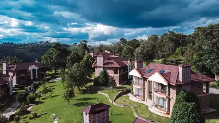 Panari Resort, BW Signature Collection Отели в г. Найяеруру