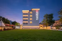 Zhuhai Jinfeng wutong Garden Hotel(Tangjia Ancient Town Sun Yat sen University Zhuhai Campus Store) Hotel a Tangjia District
