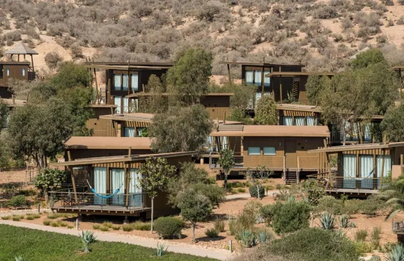 麗笙藍標度假村，塔加祖特灣沖浪村