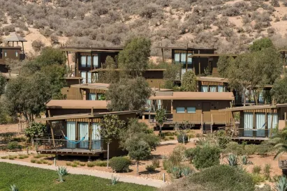 麗笙藍標度假村，塔加祖特灣沖浪村