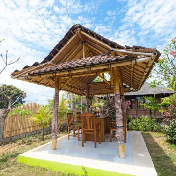 Sriwedari House Keramas Отели рядом с достопримечательностью «Пляж Леби»